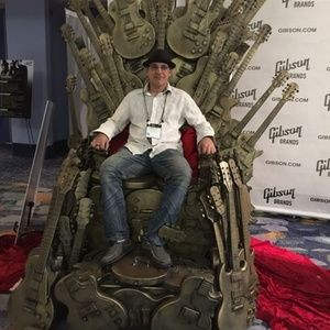 Meet your Posher, Bruce